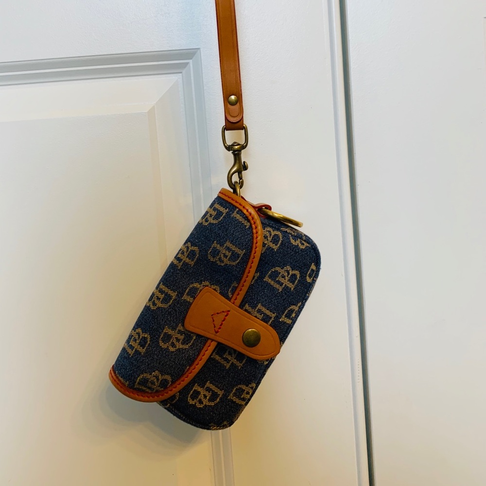Dooney & Bourke wristlet